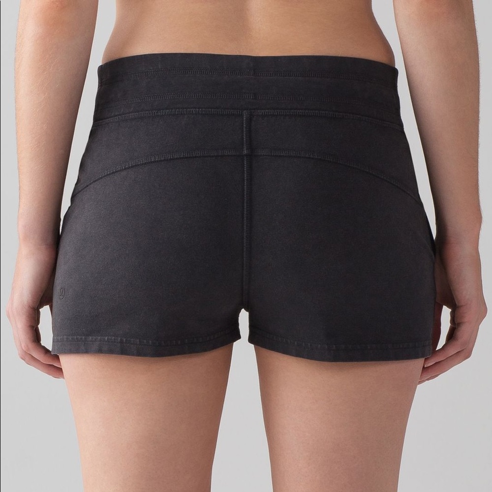 Lululemon shorts never worn size 6